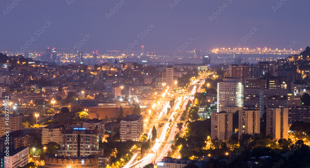 Obraz premium Rondas de Barcelona de noche