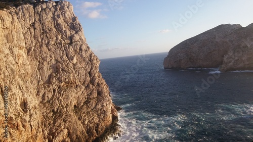 Cap caccia, alghero, sassari, sardaigne, italie, falaise, roche, rocher, paysage, verdure, mer, médittérannée, vague, couché soleil