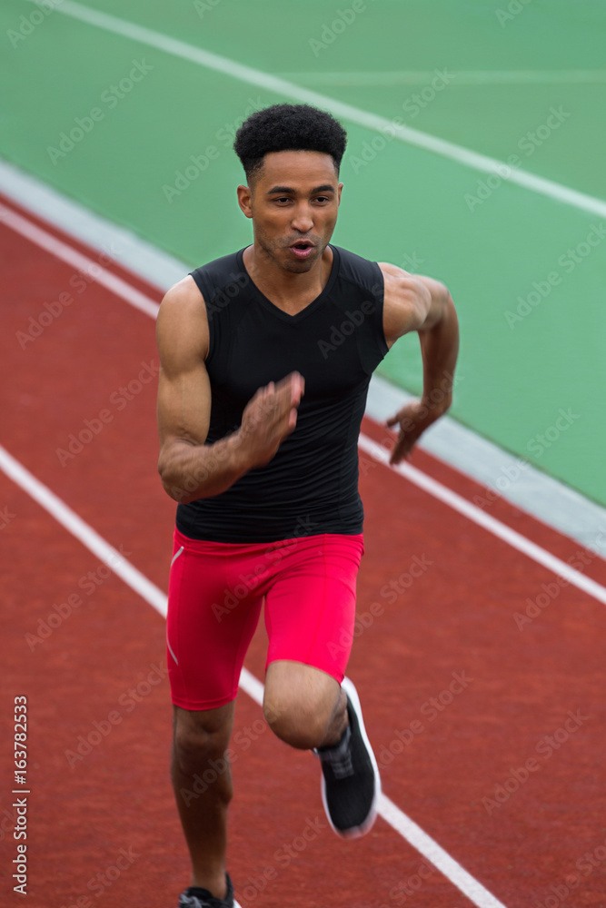 Obraz premium African athlete man run on running track outdoors