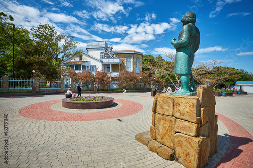 Памятник Волошину на площади в Коктебеле, Крым