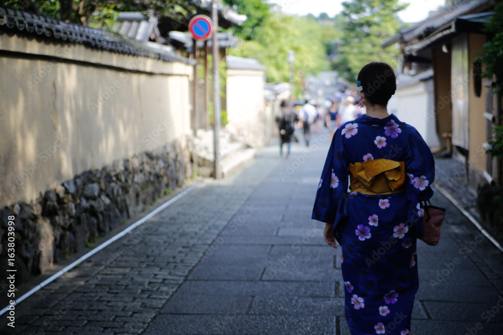 japanese woman kimono walking in kyoto