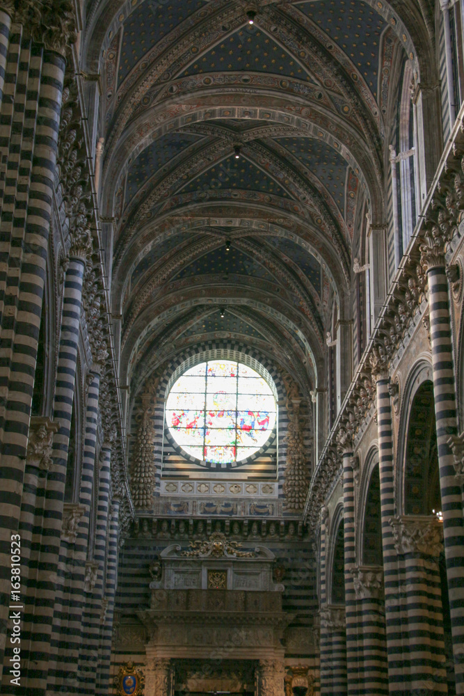 Nave of Duomo di Siena. Metropolitan Cathedral of Santa Maria Assunta. Tuscany. Italy.