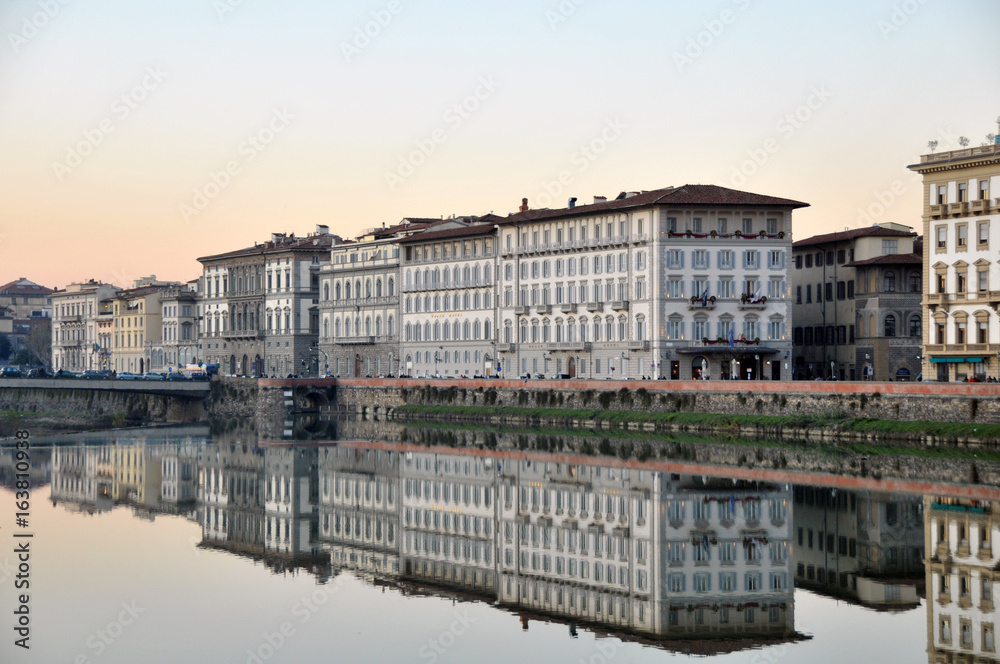 Italie Toscane Florence Reflet  Symétrie Miroir Architecture