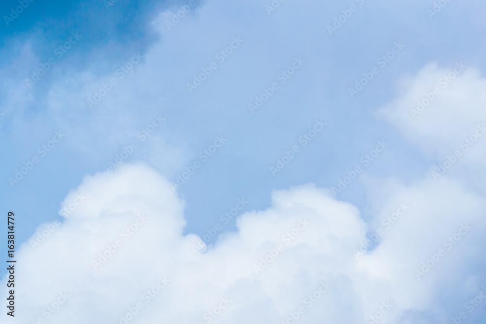 The weather is beautiful, the sky is beautiful, the clouds are floating in the air. The weather is beautiful, the sky is beautiful, the clouds are floating in the air.
