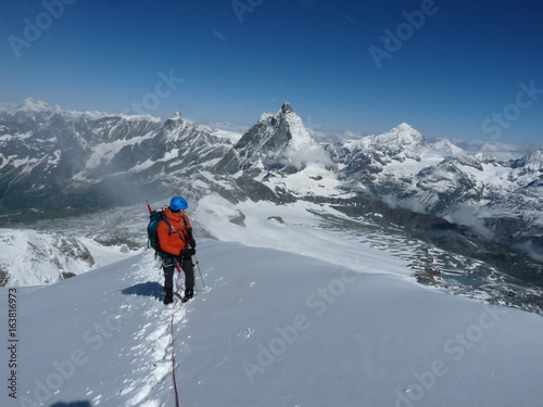 Arrivée au Breithorn sur fond de Cervin (Zermatt)