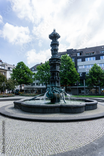 Historiensäule in Koblenz bei blauen Himmel mit wolken photo