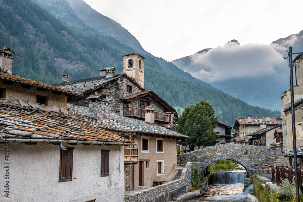 Valle Varaita: Chianale, borghi più belli d'Italia