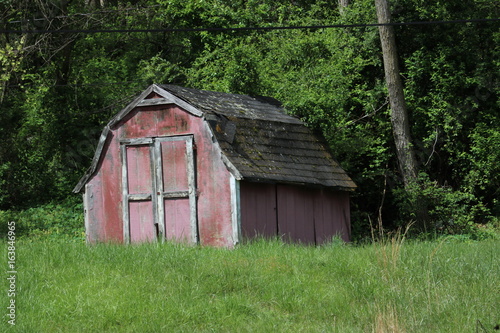 Small shed  © Crystal