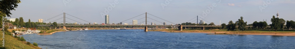 Panorama Theodor-Heuss-Brücke in Düsseldorf