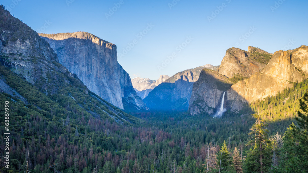 El Capitan from Tunnel View, Yosemite National Park, California, USA El Capitan from Tunnel View, Yosemite National Park, California, USA