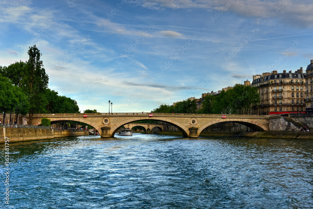 Pont Louis-Philippe - Paris, France