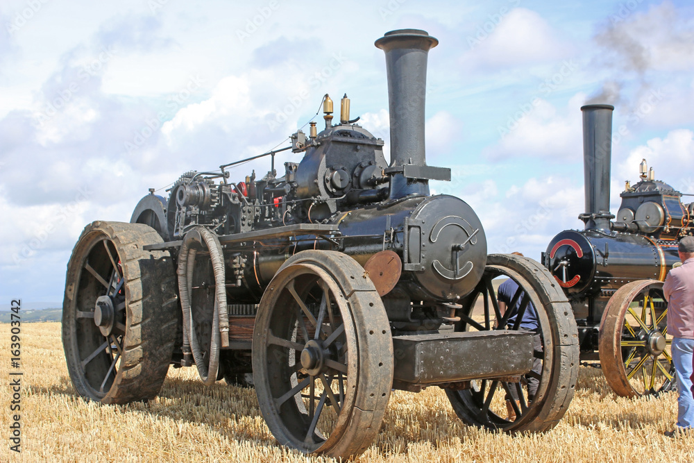 Steam traction engine