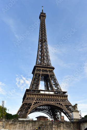 Fototapeta Naklejka Na Ścianę i Meble -  Eiffel Tower - Paris, France