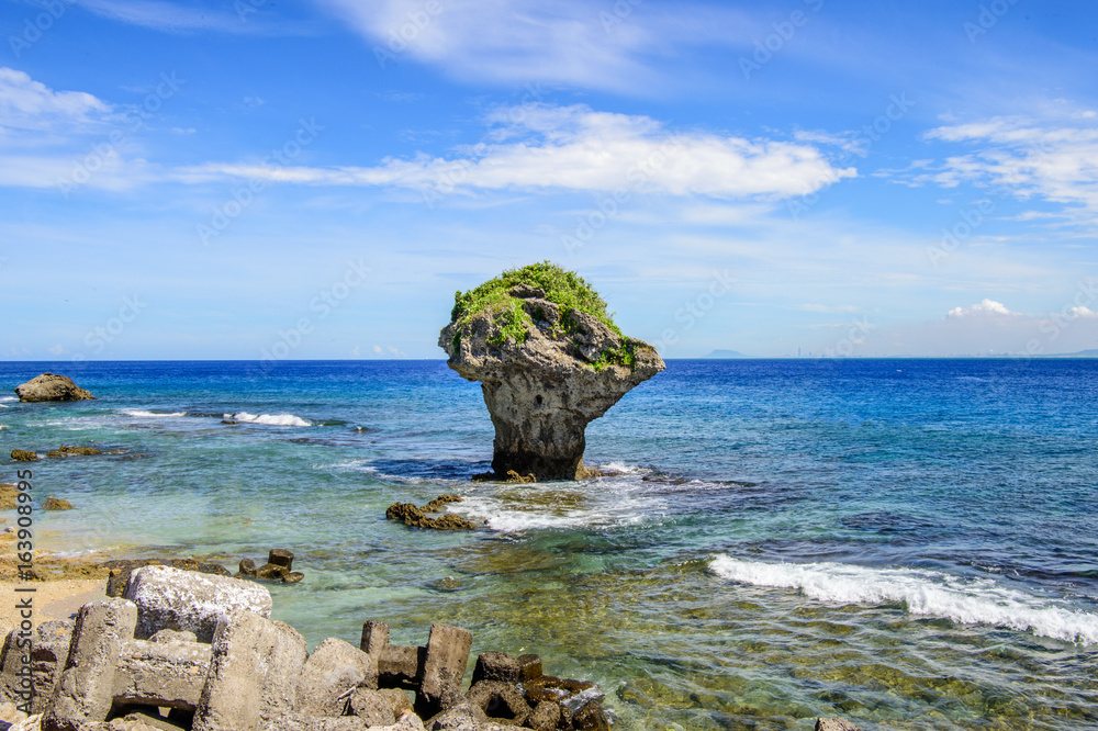 Landscape of Little Liuqiu, vase rock in Liuqiu island, Pingtung , Taiwan. Landscape of Little Liuqiu, vase rock in Liuqiu island, Pingtung , Taiwan.