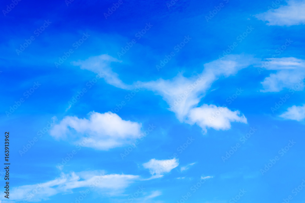 Fototapeta premium The blue sky with the backdrop of contrasting clouds is an inviting image.