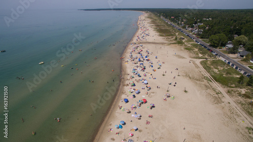 Obraz na płótnie People enjoy the sandy beach at Sauble Beach, Ontario, Canada w salonie