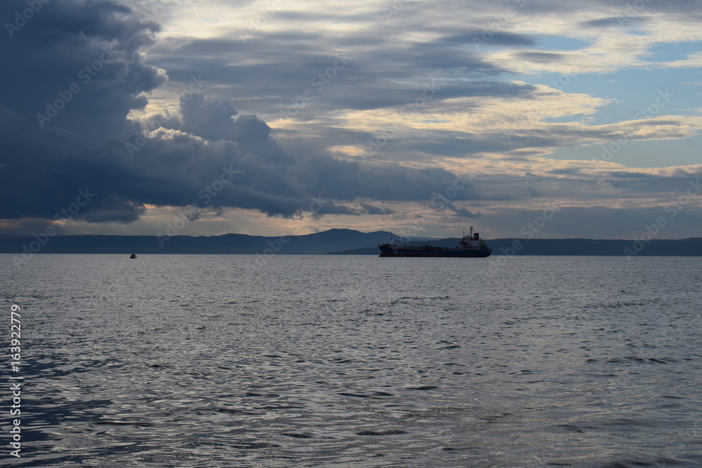 Obraz premium Russia, Vladivostok, ocean