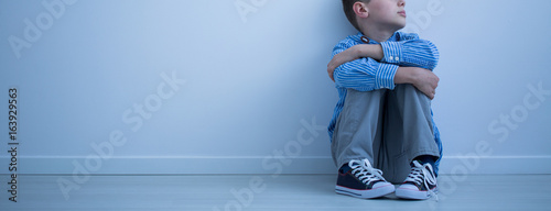 Obraz na płótnie Child sitting on the floor