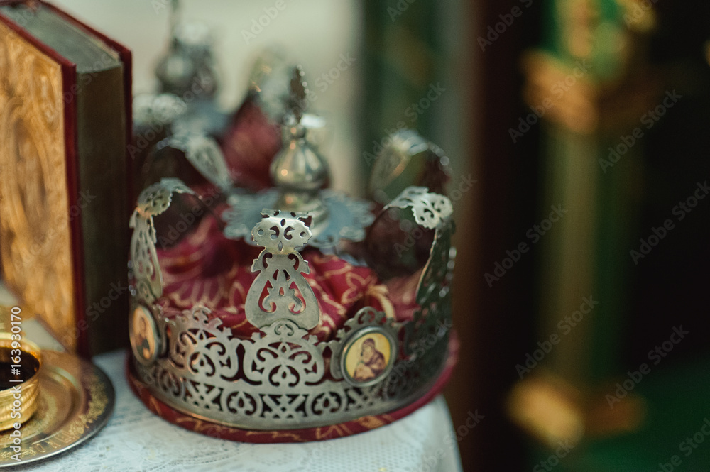 Fototapeta premium Altar church bible candles crown cross icon