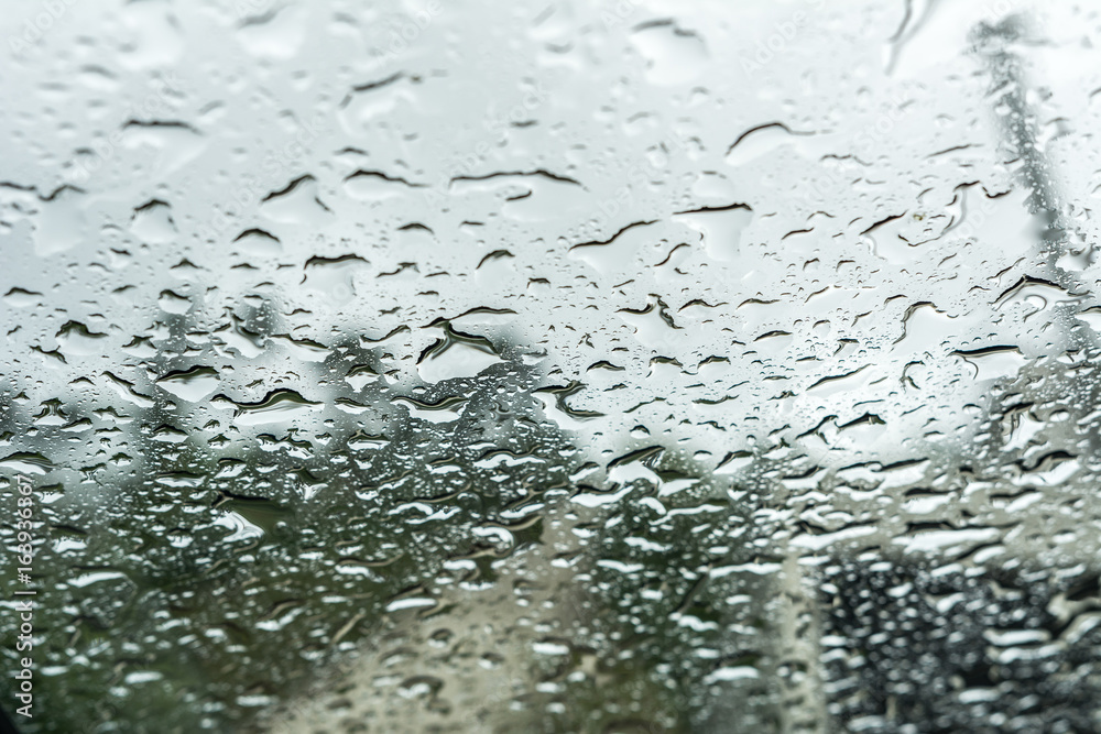Wassertropfen auf dem Glas als Hintergrund Wassertropfen auf dem Glas als Hintergrund