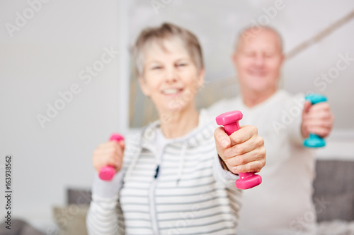 Aktive Senioren beim Fitness Workout