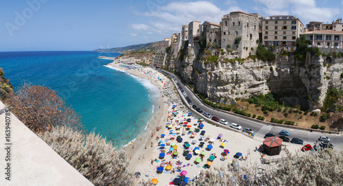 Calabria: il Mar Tirreno e lo skyline di Tropea, una delle destinazioni turistiche più famose del Sud Italia, località balneare situata su una scogliera nel golfo di Sant'Eufemia photo