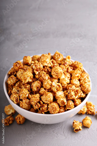 Caramel popcorn in a bowl