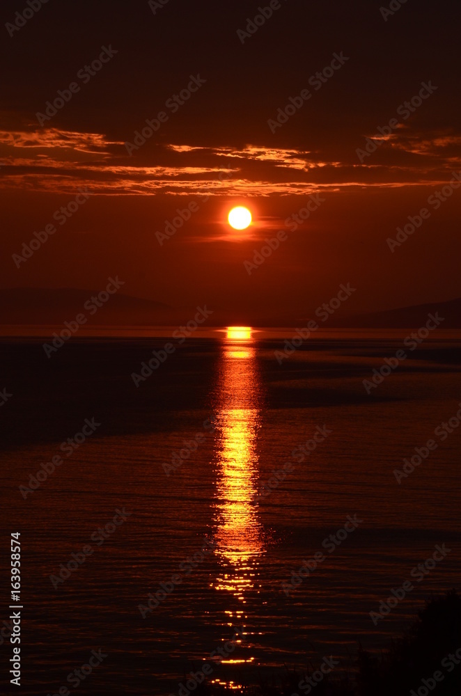 Fototapeta premium COUCHER DE SOLEIL CAP DE GASPE QUEBEC GASPÉSIE CANADA