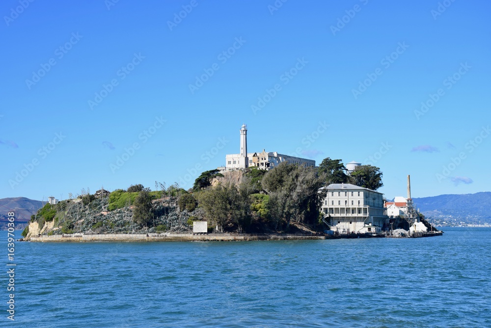 Prison d'Alcatraz vue depuis un ferry
