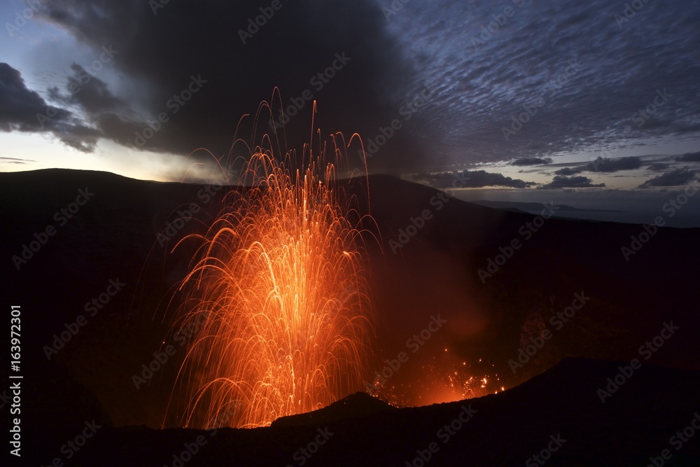 Eruption du volcan Yasur Vanuatu