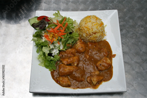 organish, lifestyle, indian, curry, erdnusssauce, reis, urbano, salat, werebtafel, modern, neu, chickencurry photo