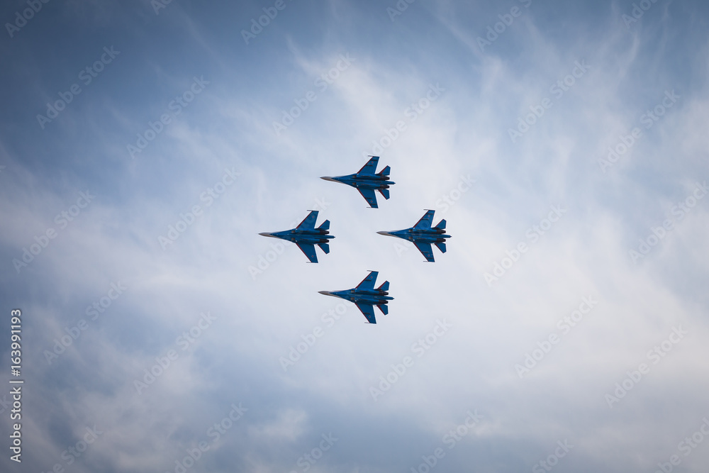 Team of four pilots make complex aerobatics figure on su-27 fighter Team of four pilots make complex aerobatics figure on su-27 fighter