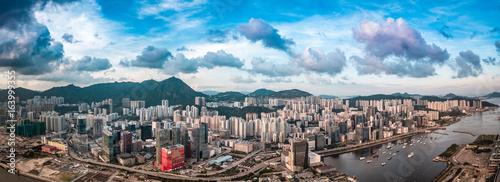 Canvas Print Aerial view of Hong Kong Island and Kowloon on sky