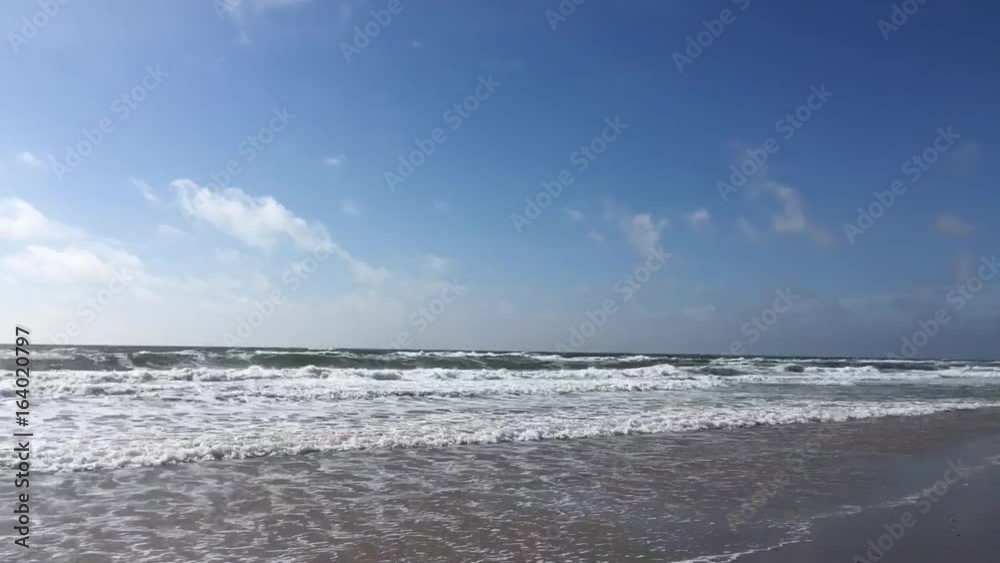 Meer Wellen im Zeitraffer am Strand von Søndervig Dänemark Meer Wellen im Zeitraffer am Strand von Søndervig Dänemark