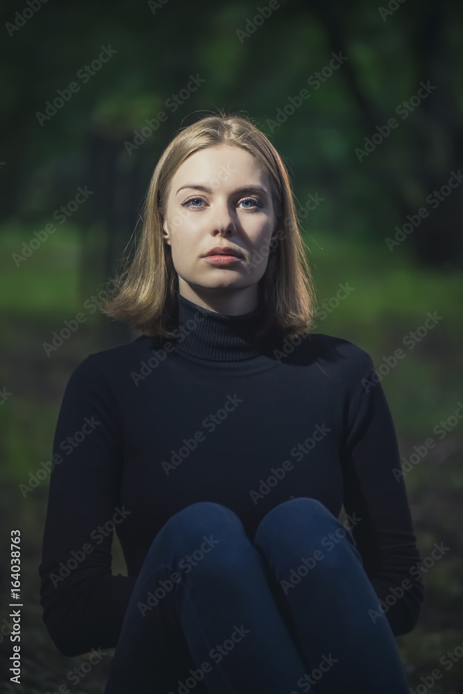 Obraz premium Portrait girl in a summer evening Park
