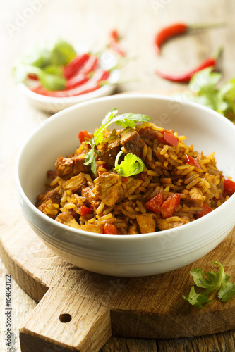 Spiced rice with chicken and vegetables