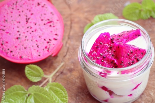 dragon fruit smoothies yogurt