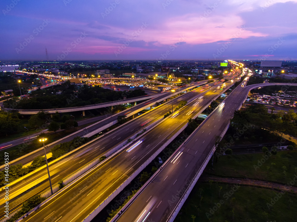 Obraz premium The light on the road roundabout at night and the city in Bangkok, Thailand.
