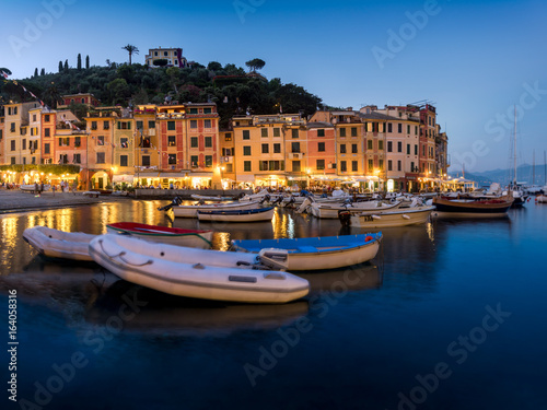 Aussicht auf den Hafen von Portofino, Ligurische Riviera, Italien