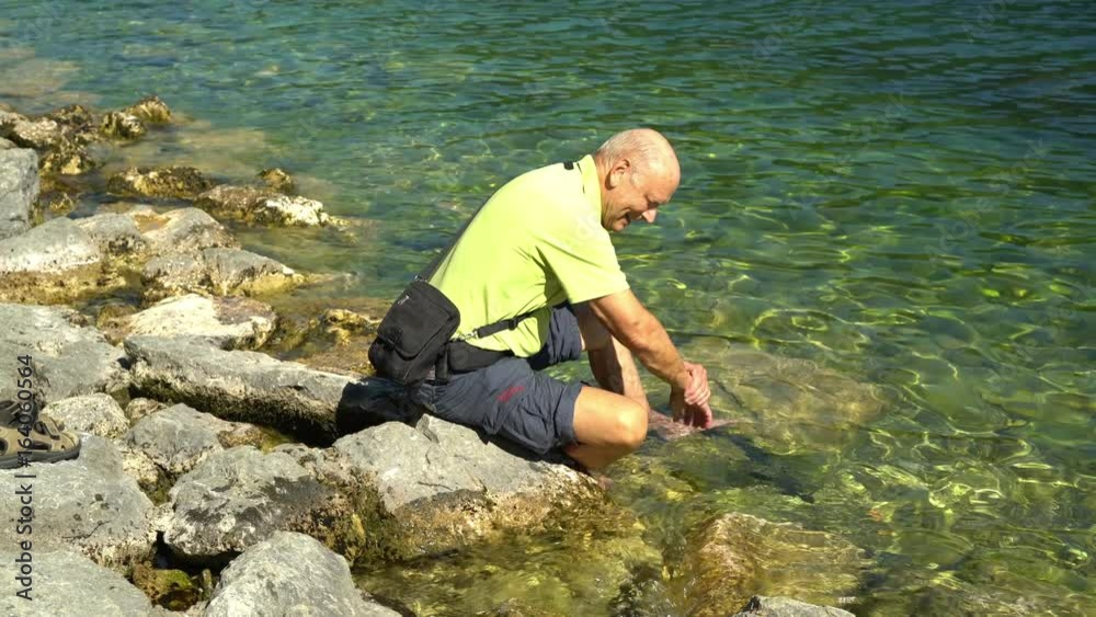 4k travel video, senior tourist man washing hands in lake and refreshing on sunny summer vacation day
4k travel video, senior tourist man washing hands in lake and refreshing on sunny summer vacation day