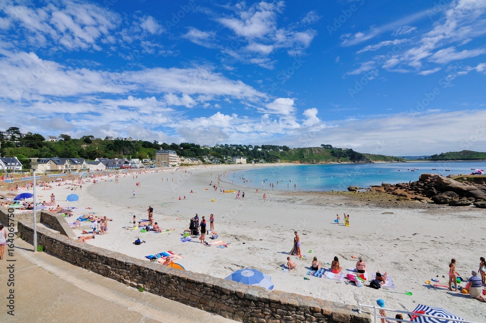 La grande plage Tresmeur à Trébeurden en Côtes d'Armor La grande plage Tresmeur à Trébeurden en Côtes d'Armor
