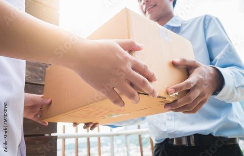 Canvastavla Hand of asia woman are receive a box from delivery man in delivery service concept