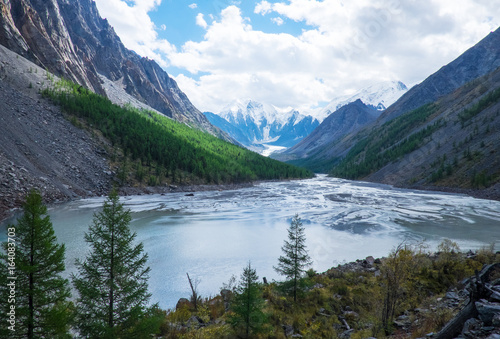 Fototapeta Naklejka Na Ścianę i Meble -  Mountain landscape. Lake Maash in the Republic of Altai.