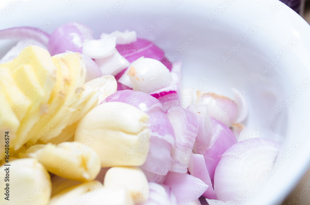Red onion and Garlic in bowl Red onion and Garlic in bowl