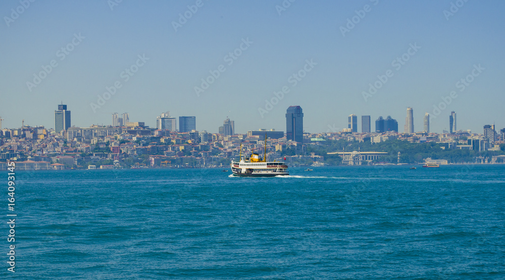 Fototapeta premium Ship in Bosphorus River