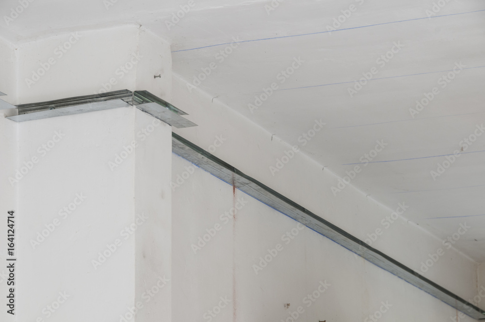 installation de faux plafond structure metal stud Photos | Adobe Stock