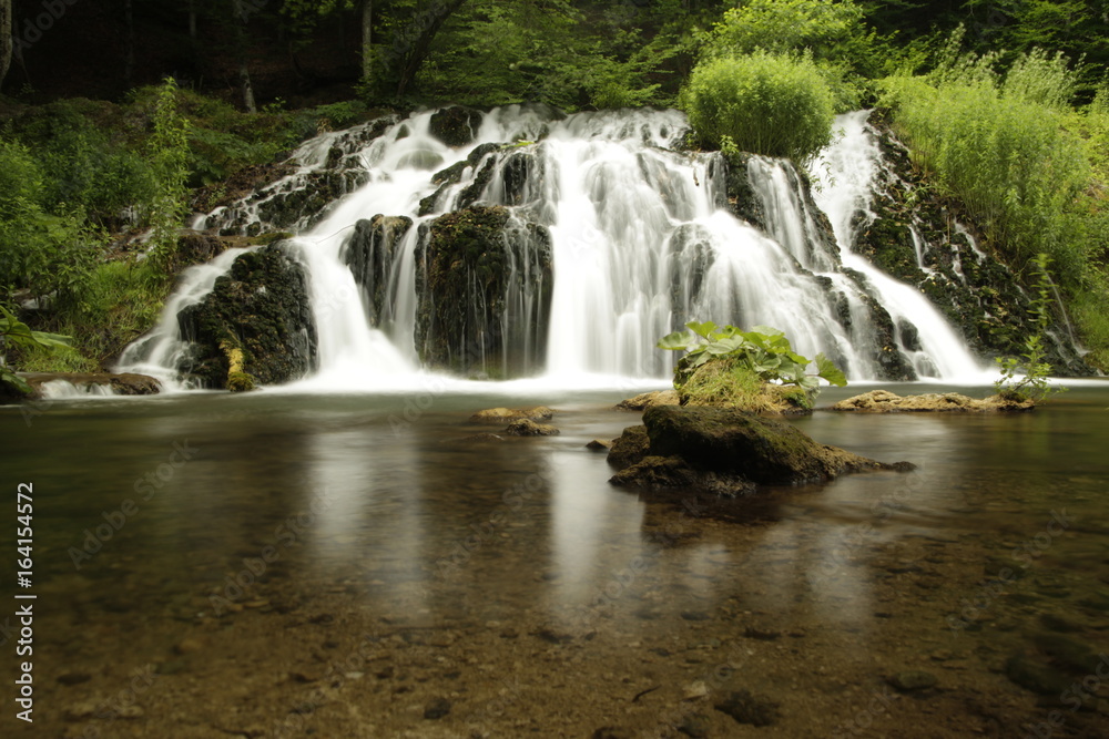 Obraz premium HIDDEN EXOTIC WATERFALL
