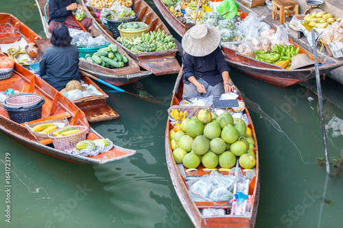 Photography Damnoen Saduak floating market in Ratchaburi near Bangkok, Thailand