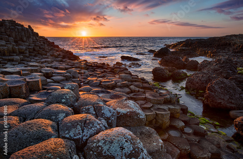 Obraz na płótnie sunset over basalt columns Giant's Causeway known as UNESCO World Heritage Site, County Antrim, Northern Ireland w salonie