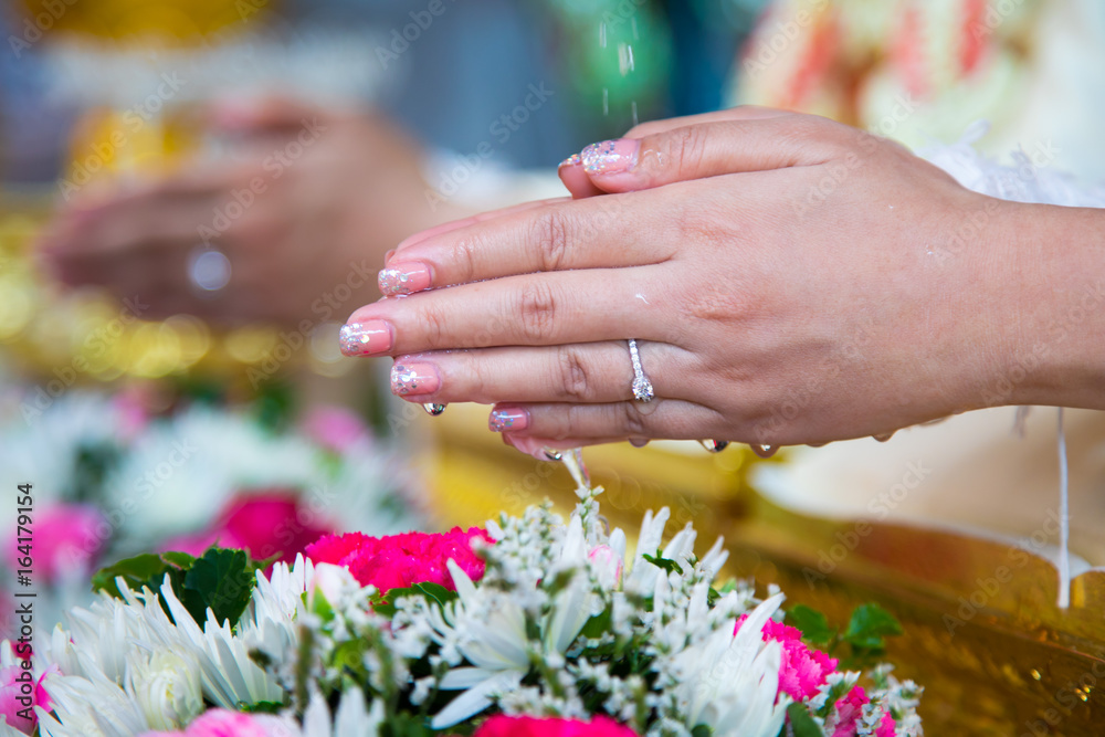 Fototapeta premium Hands of beautiful bride Pay respect 